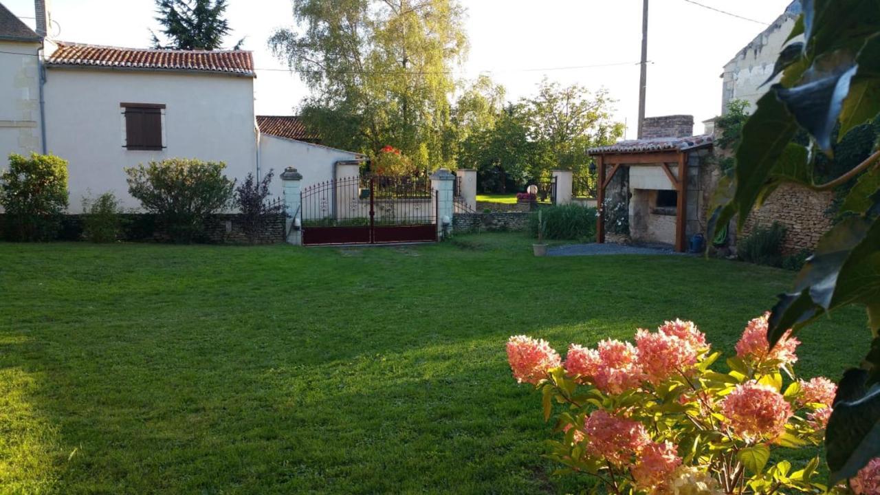 La Ferme Du Grand Bois Apartment Mouterre-Silly Luaran gambar
